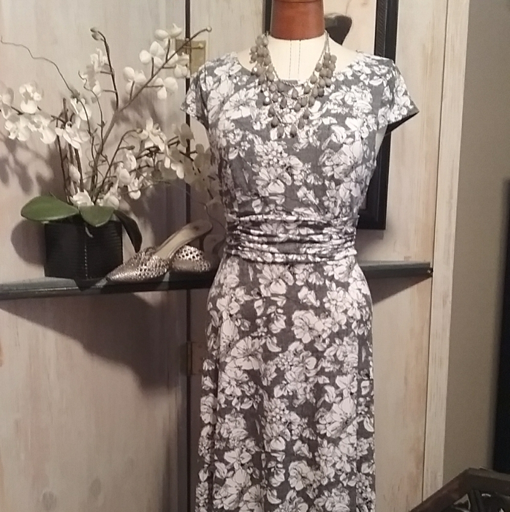Connected | Dress - Picture 9 of 16